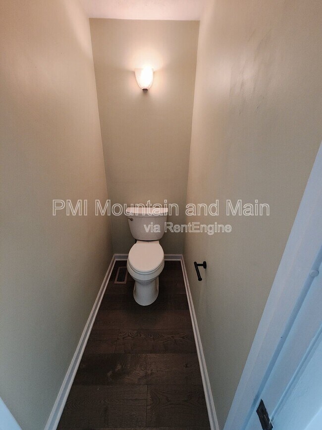 Building Photo - 53 Jump Cove Rd