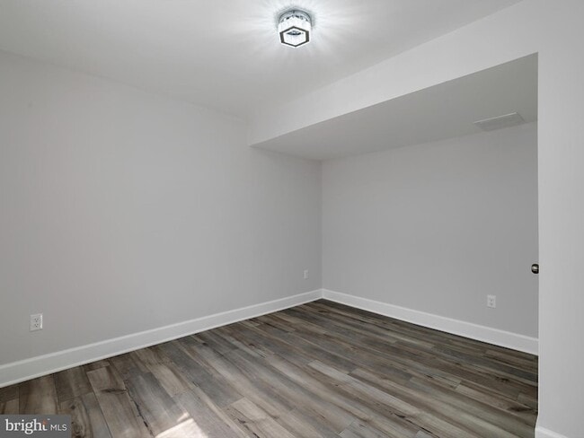 Building Photo - 4502 Elmwood Rd