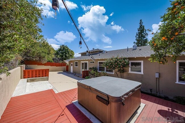 Building Photo - 8810 Mariposa St