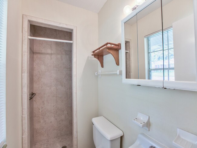 Building Photo - 2308 Vincent Dr