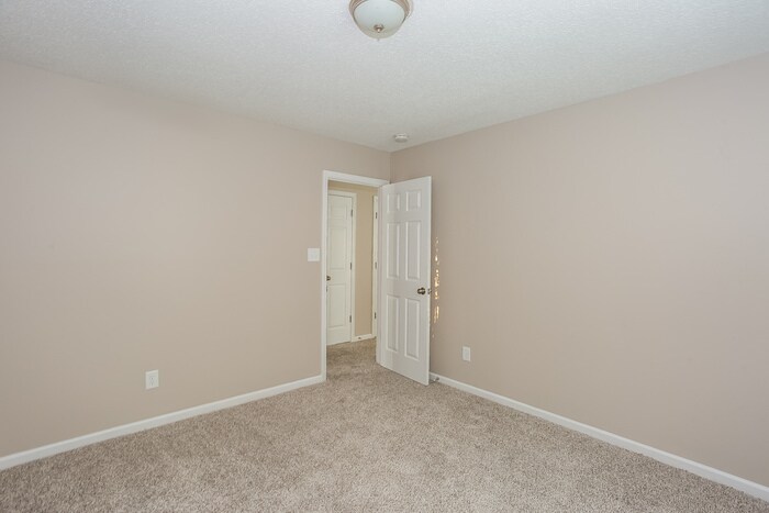 Building Photo - 5891 Culloden Ct