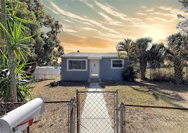 Primary Photo - 2100 28th Ave N