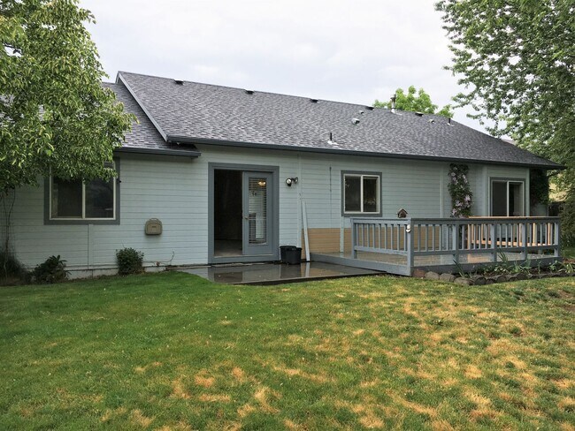 Building Photo - Great 3 bed 2 bath home in downtown Eagle.