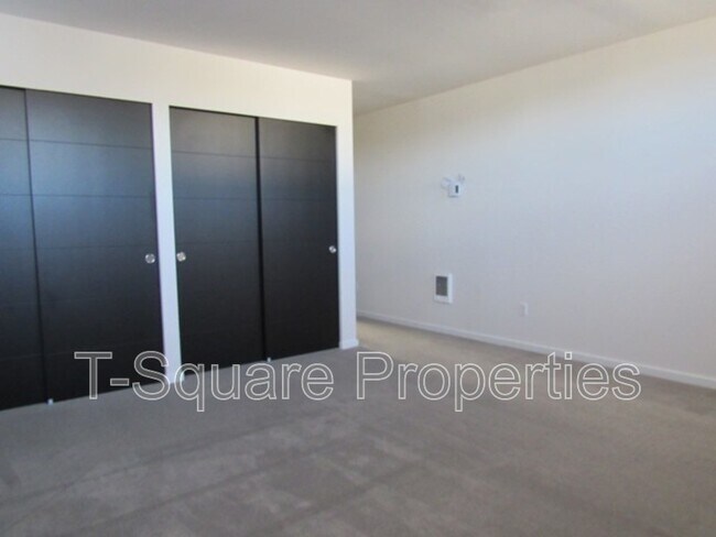 Building Photo - 4848 A Delridge Way SW