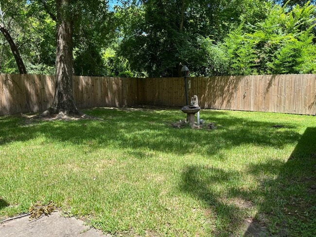 Building Photo - 4 bedroom, 2 bath - One story rental in Kingwood