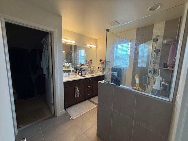 Building Photo - 3Bd/2.25Ba Lynnwood Townhouse