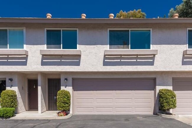 Primary Photo - 3BD 2BA 2CAR Garage Townhouse located in L...