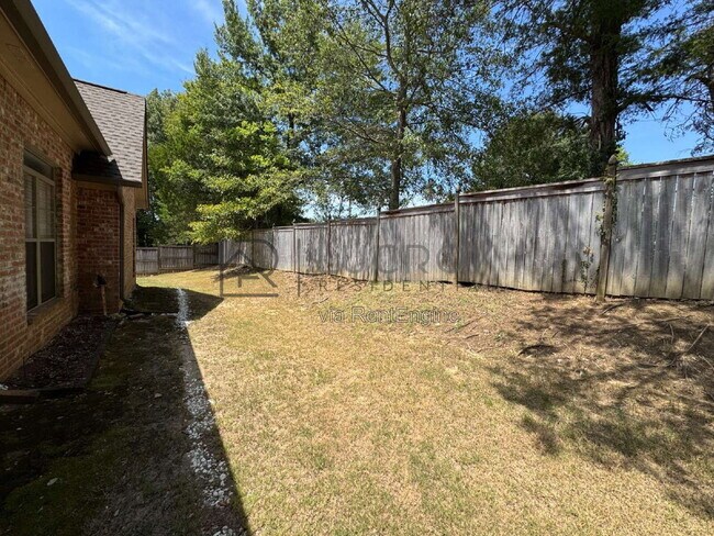 Building Photo - 120 Marion Dr