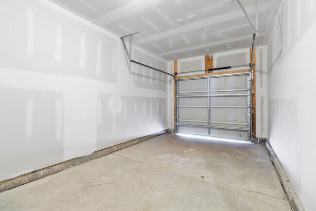 Building Photo - 173 Hoffman Townhome