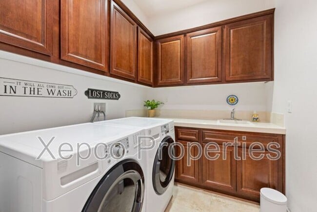 Building Photo - 1583 Sienna Ct