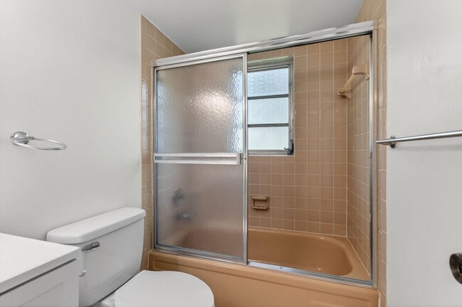 Building Photo - 26 Abbey Ln