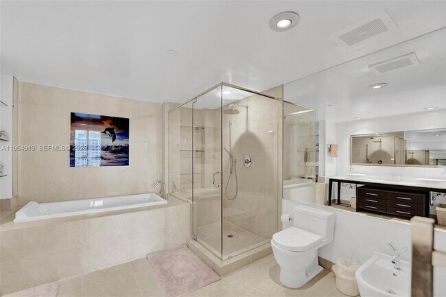 Building Photo - 465 Brickell Ave