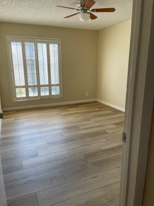 Building Photo - 430 N Civic Dr
