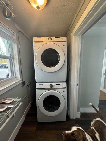 Building Photo - 421 42nd Ave NE