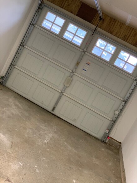 Building Photo - 301 Cascade Dr