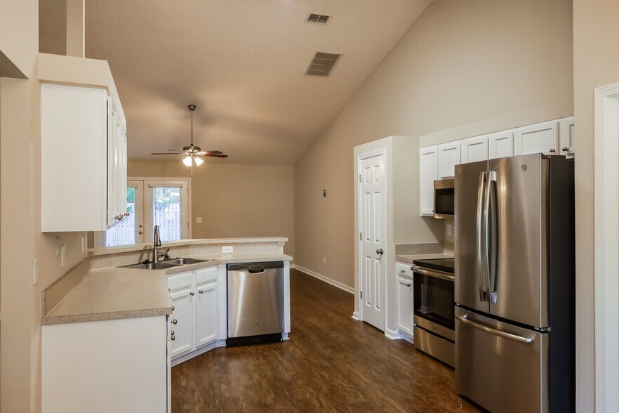 Building Photo - 1563 Bay Harbor Dr