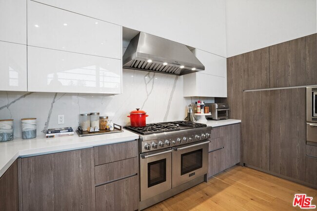 Building Photo - 30479 Morning View Dr