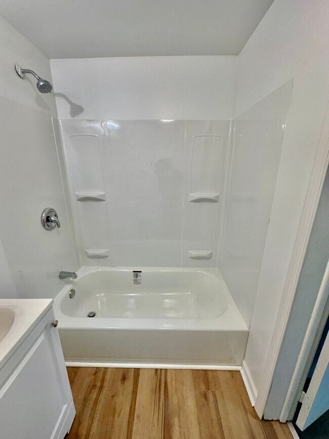 Building Photo - 315 N 6th St