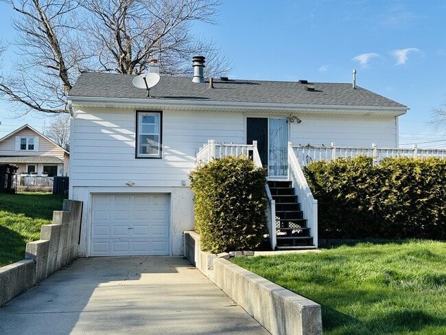 Building Photo - 1211 W American St