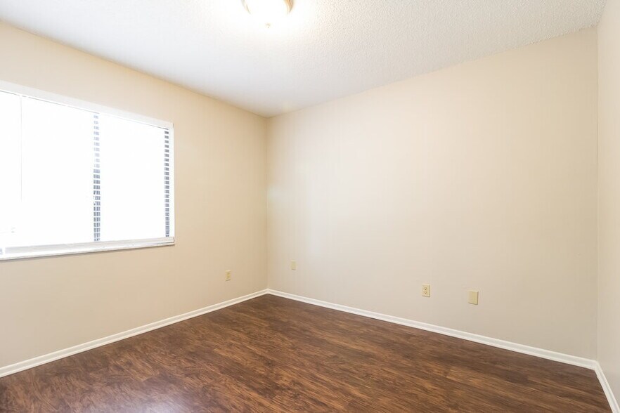 Building Photo - 234 Oak Rd