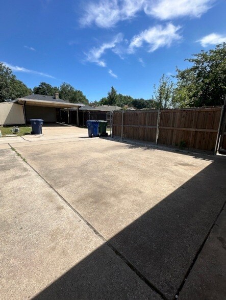 Building Photo - 1121 Goldenrod Dr