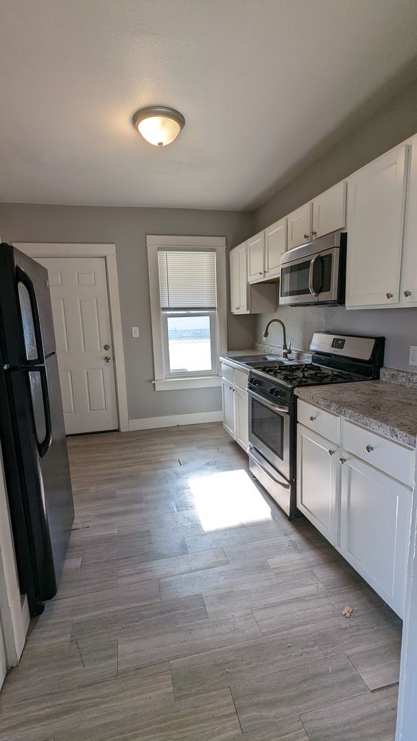 Building Photo - GEN224-226