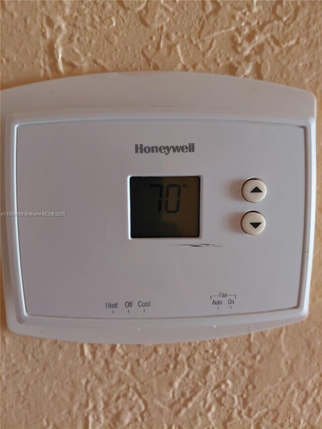 Building Photo - 83 NE 13th Ave