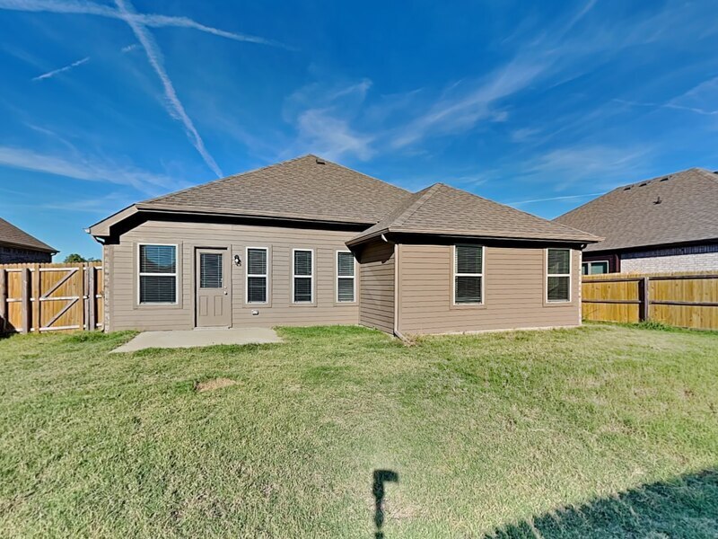 Building Photo - 633 Comal Dr