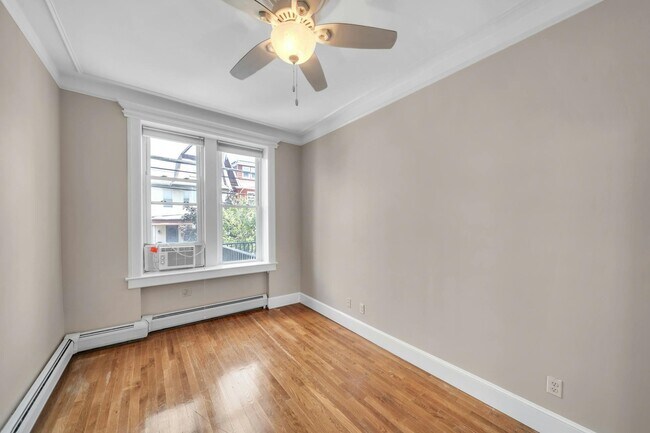 Building Photo - 47 47th St