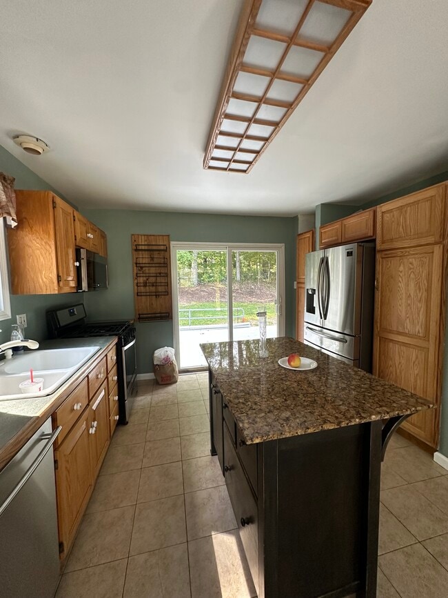 Building Photo - 20 Eastview Dr