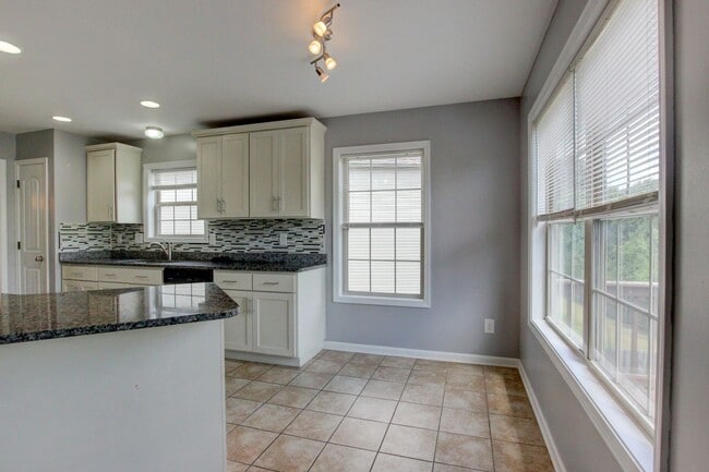 Building Photo - Sweet Splitlevel with Awesome Basement Area