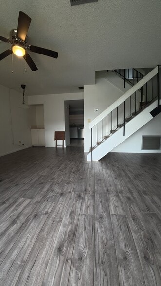 Building Photo - 15203 Morning Dr