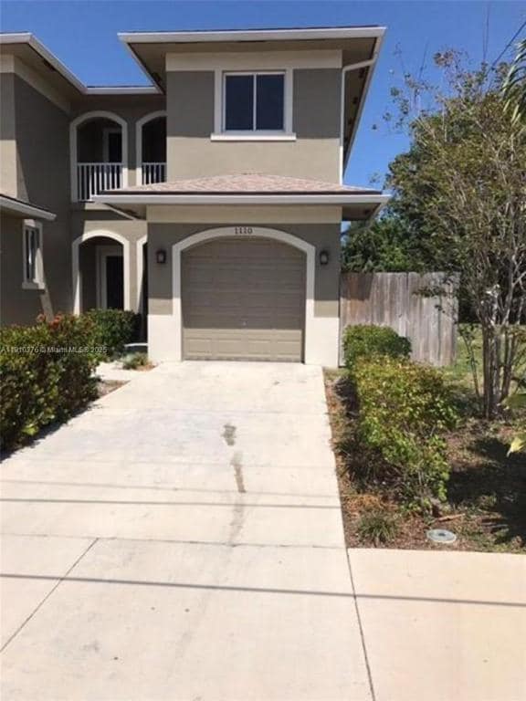 Primary Photo - 1110 NE 1st Ave