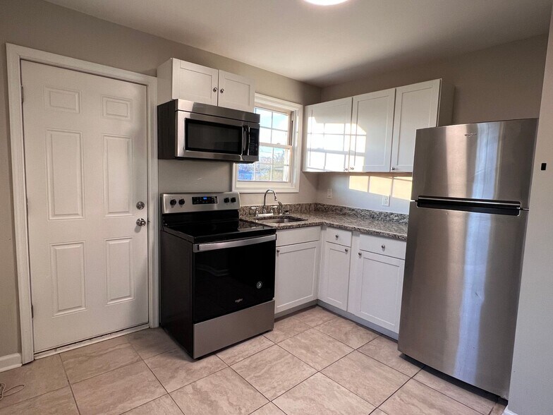 Building Photo - 4608 Eastover Ave