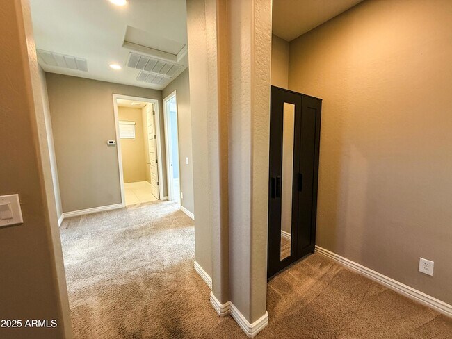 Building Photo - 4711 E Daley Ln