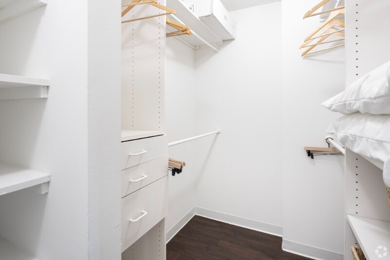 Building Photo - 445 N Peshtigo Ct