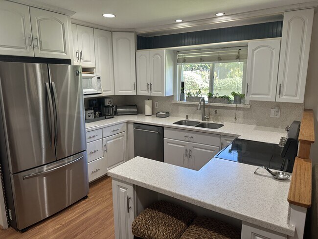 Building Photo - 494 Scandia Dr