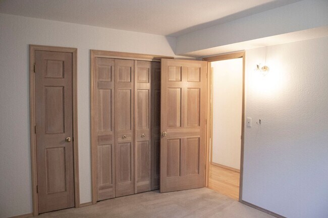 Building Photo - Custom home in Southwest Reno, 3 Bedrooms, 2 Bathrooms, Large Garage