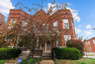 Building Photo - Modern Spacious  2 Bed  and 1.5  Bath Cond...