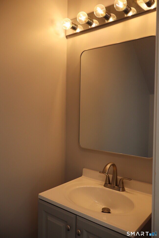 Building Photo - 15 Boughton St