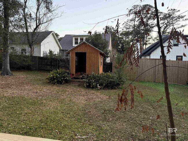 Building Photo - 162 Pecan Ave