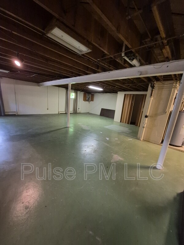 Building Photo - 3920 Lloyd Ave
