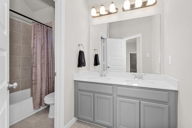 Building Photo - 17685 Martin Crk Ln