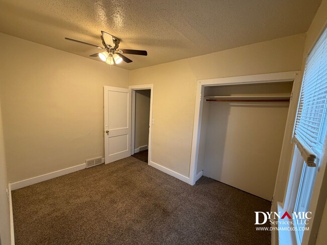 Building Photo - 4+ Bedroom, 2 Bath House By Augustana and USF