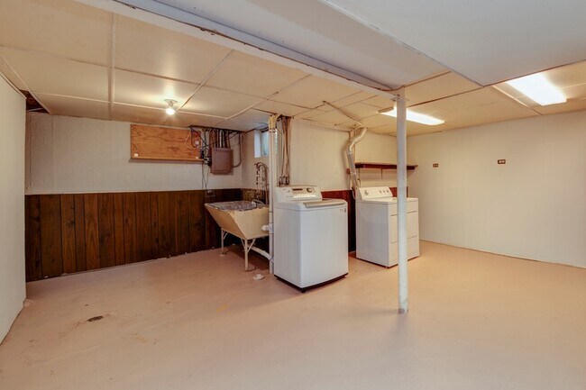 Building Photo - 384 S Wolf Rd