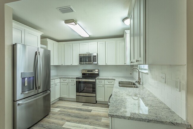Building Photo - House In Crawfordville for Rent