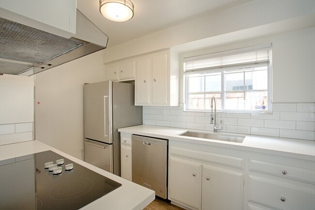 Building Photo - 603 Begonia Ave