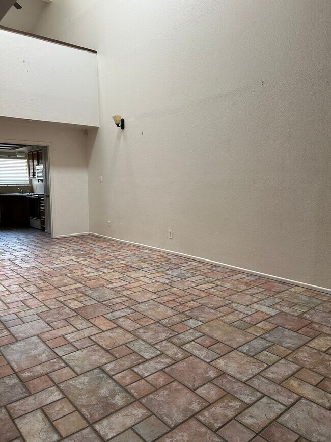 Building Photo - Two Story Townhouse in Esmond Estates