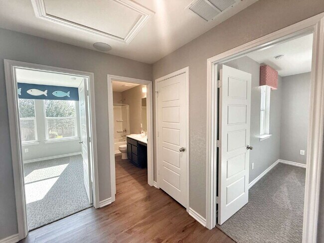 Building Photo - Immaculate Two Story Home in Legend Point Just Minutes from IH-35, shopping and area school!