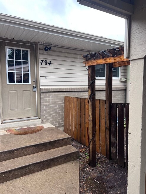 Building Photo - 794 W Cleveland Cir